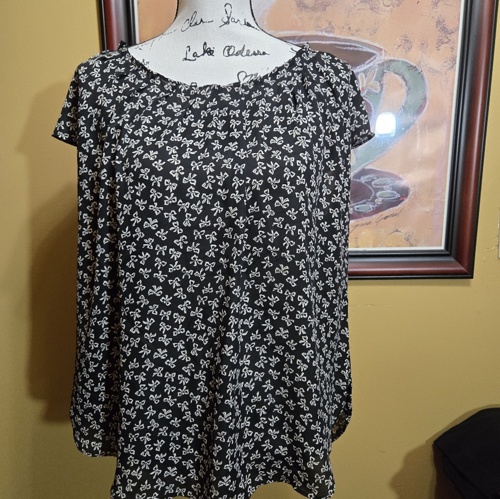 LC Lauren Conrad Black And White Bow Shirt